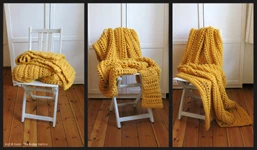 Strickplaid mit Lochmuster Strickplaid mit Lochmuster